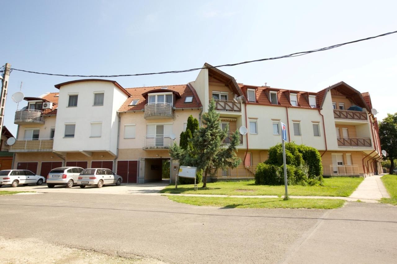 Zoli Apartmanok-Adri Koelcsey 32 Hajduszoboszlo Luaran gambar